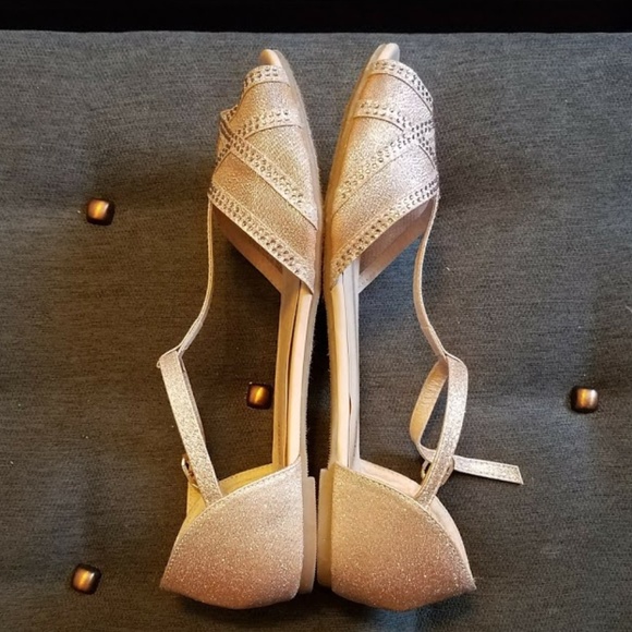 Forever Bella T-Strap Flats - Picture 3 of 5